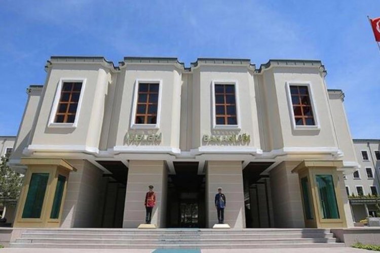 Bakanlık duyurdu: 4 ter&ouml;rist daha sınır dışı edildi