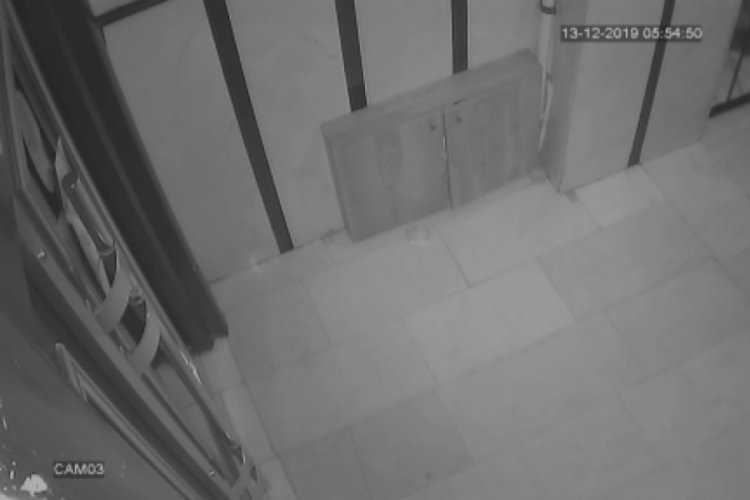 Eli boş girdiği binadan kucak dolusu ayakkabıyla &ccedil;ıktı