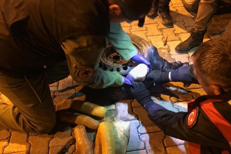 Lastiğin i&ccedil;ine uyuşturucu saklamışlar
