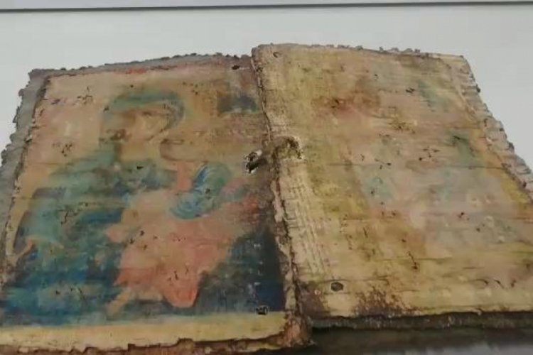 Bursa'da ele ge&ccedil;en bin yıllık İncil, İstanbul'a g&ouml;nderildi