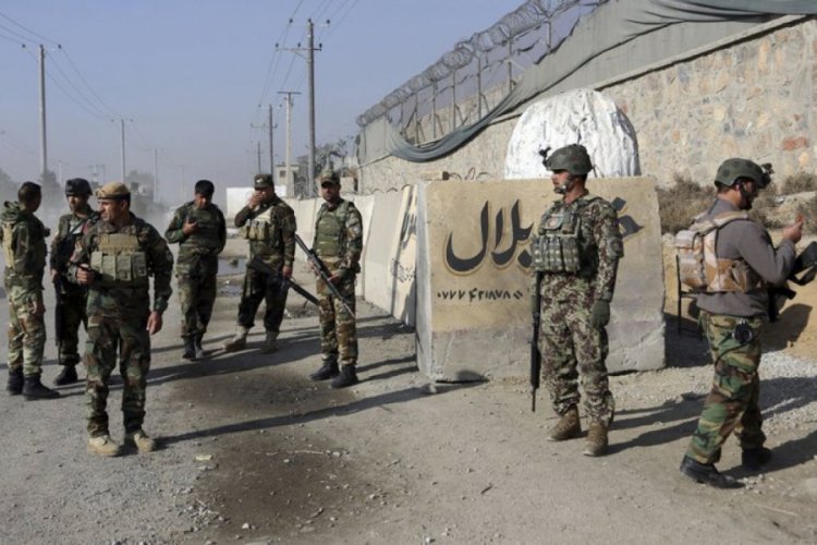 Taliban, askeri &uuml;ss&uuml; i&ccedil;eriden vurdu