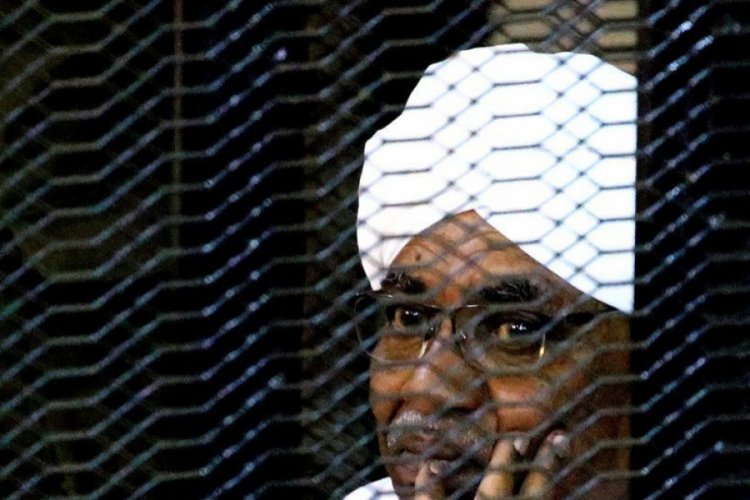 Devrik Sudan lideri &Ouml;mer el-Beşir'e yolsuzluktan hapis cezası