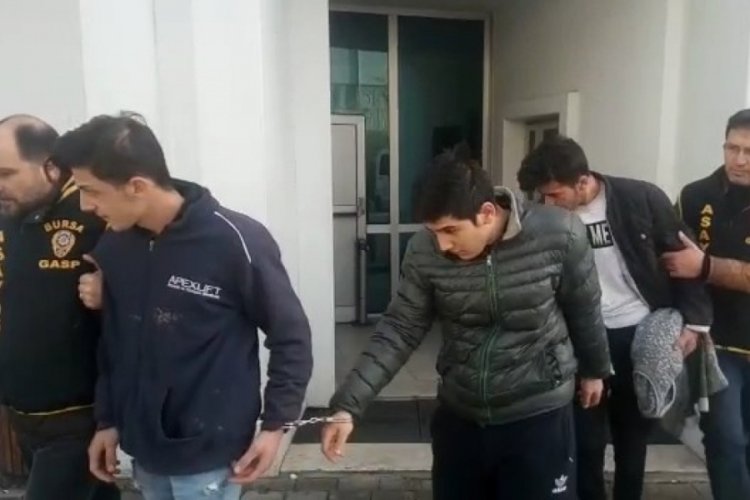 Bursa'da anne ve oğlunu gasp eden 3 şüpheli emniyetten kaçamadı