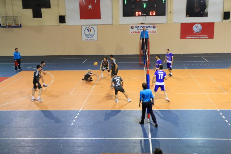 Kurumlar arası voleybol turnuvası b&uuml;y&uuml;k ilgi g&ouml;r&uuml;yor