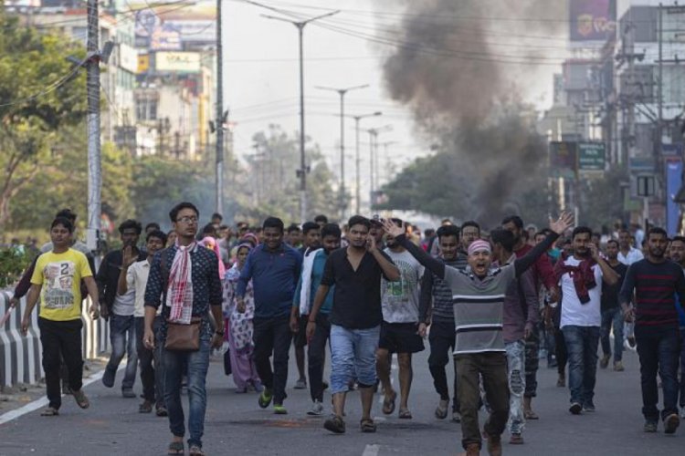 Hindistan'da protestoları sürüyor