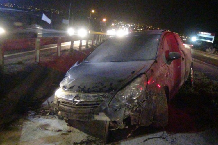 Kamyonetin sıkıştırdığı otomobil kaza yaptı: 1 yaralı