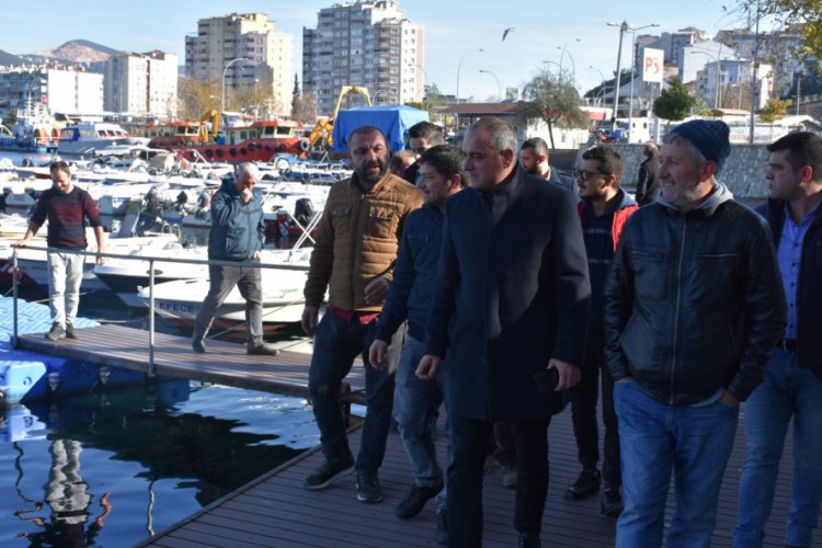 Bursa Gemlik Belediye Başkanı Sertaslan'dan balık&ccedil;ılara ziyaret