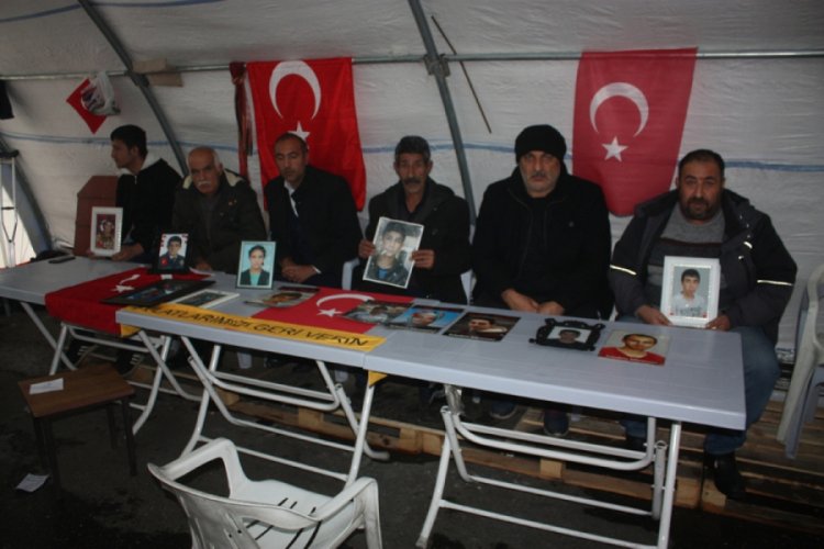 HDP &ouml;n&uuml;ndeki ailelerin evlat n&ouml;beti 104'&uuml;nc&uuml; g&uuml;n&uuml;nde