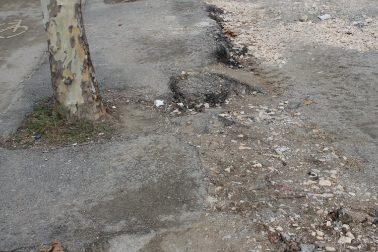 Bursa'da Nil&uuml;fer'in incisi FSM kaldırım sorununa &ccedil;&ouml;z&uuml;m bekliyor (&Ouml;ZEL HABER)