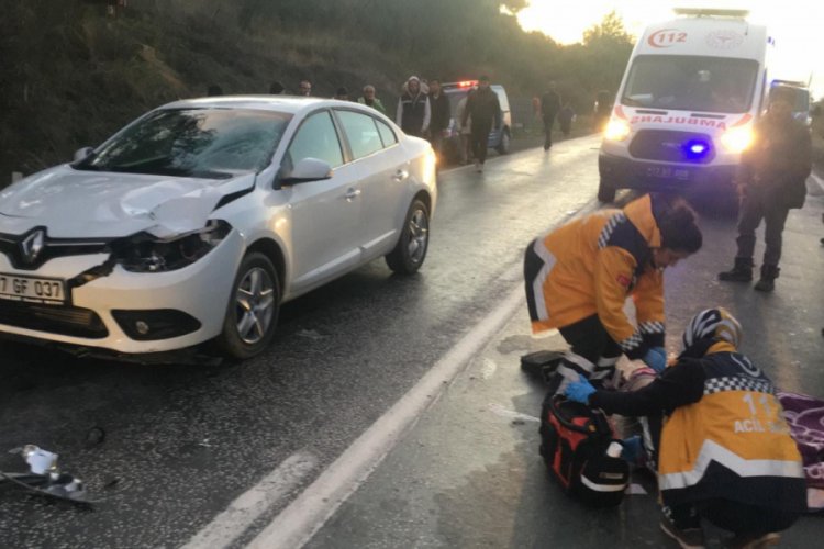 Otomobilin &ccedil;arptığı yaşlı kadın hayatını kaybetti