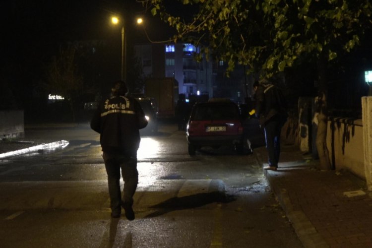 G&uuml;r&uuml;lt&uuml; yapan komşusunu silahla yaraladı