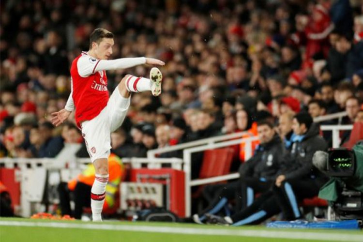 Oyundan &ccedil;ıkan Mesut &Ouml;zil'e ilgin&ccedil; benzetme