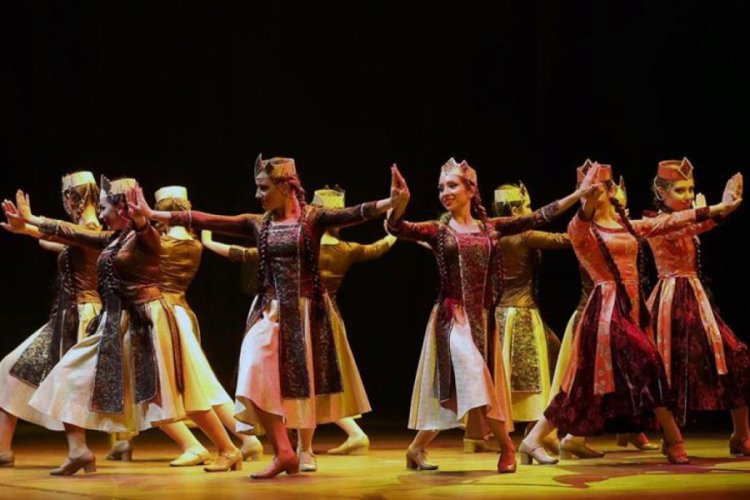 Maral M&uuml;zik ve Dans Topluluğu 40. yılını kutladı