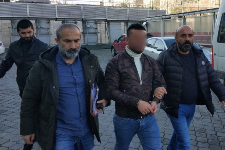 Sokak ortasında silahla saldıran şahıs g&ouml;zaltına alındı