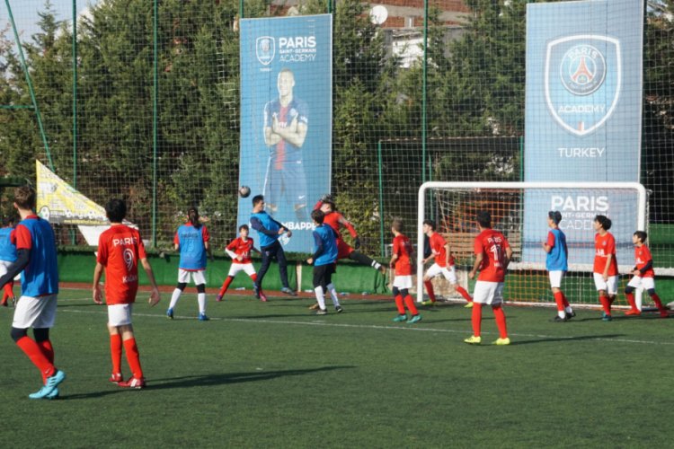 Yılmaz Vural'ın oğlu PSG Bursa ve İstanbul Academy maçında forma giydi