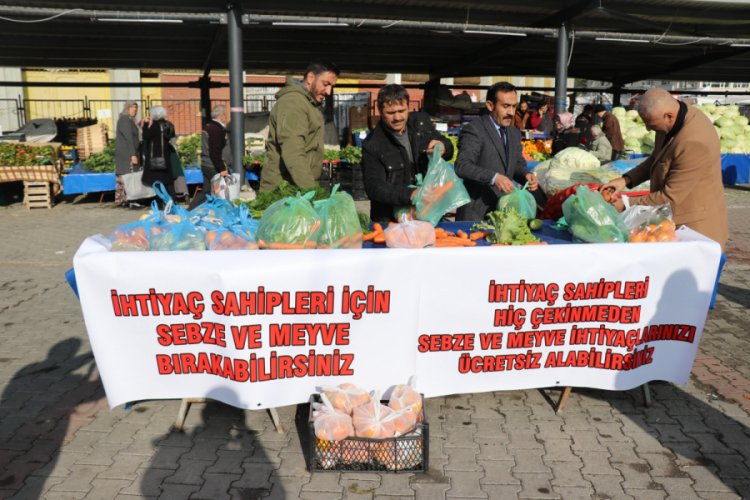 Pazarda ihtiya&ccedil; sahipleri i&ccedil;in tezgah kuruldu