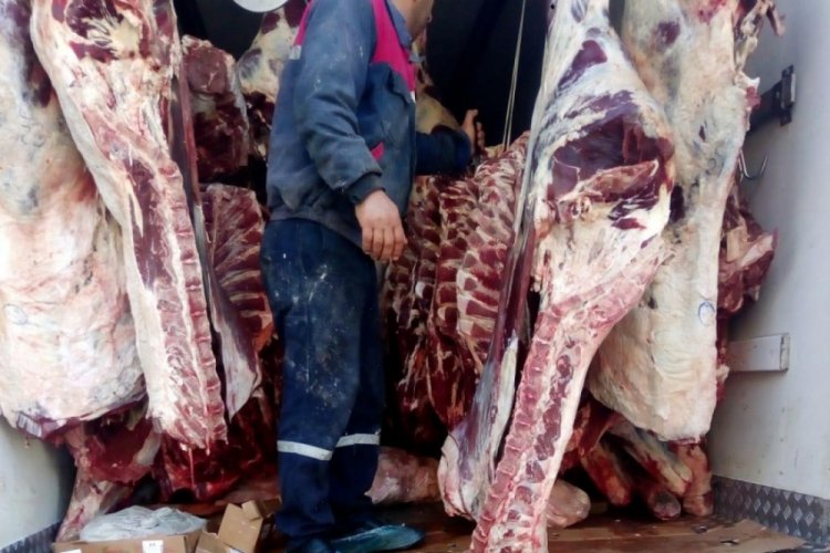 Etleri uygun koşullarda taşımayan s&uuml;r&uuml;c&uuml;ye ceza kesildi