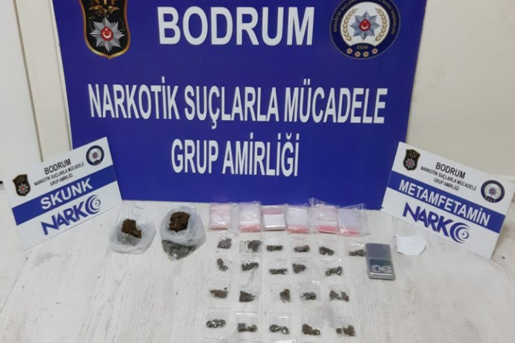 Satmaya &ccedil;alıştığı uyuşturucuyla birlikte yakalandı