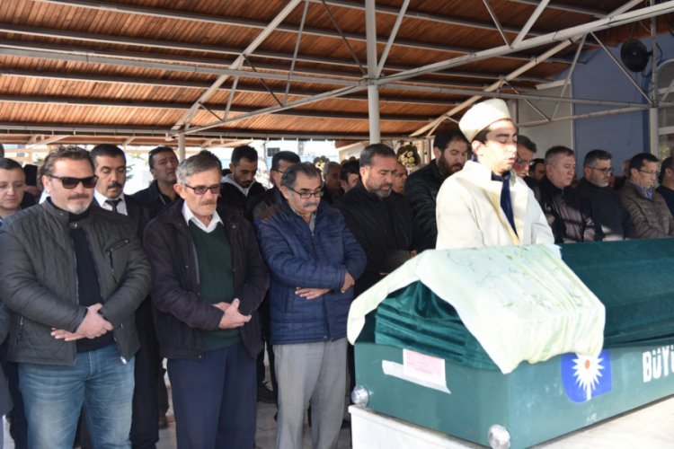 A&ccedil;ık &ouml;ğretim b&uuml;rosuna giren aracın sebep olduğu kazada &ouml;len kadın toprağa verildi