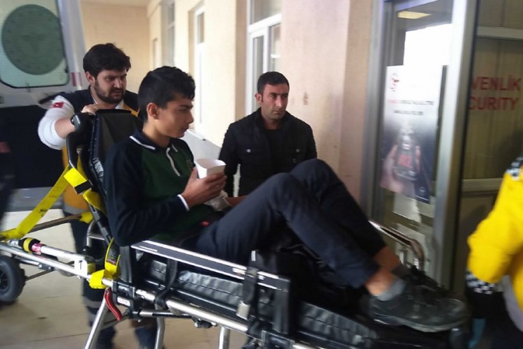 Gıda zehirlenmesi yaşayan &ouml;ğrenciler hastaneye kaldırıldı