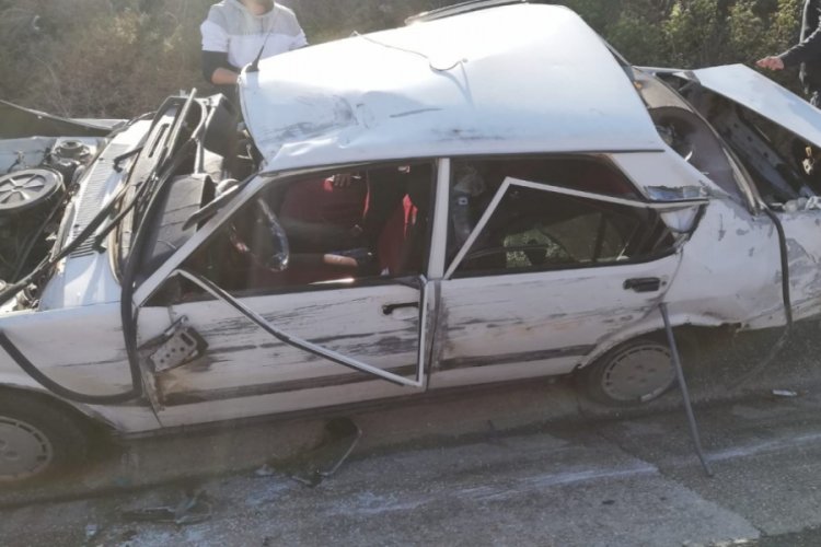 Takla atan otomobilde 3 kişi yaralandı
