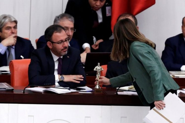 CHP'li vekil, Bakan Kasapoğlu'nun masasına &ouml;d&uuml;l bıraktı
