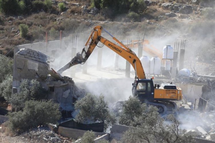 İsrail askerleri Batı Şeria'da Filistinlilere ait evi yıktı