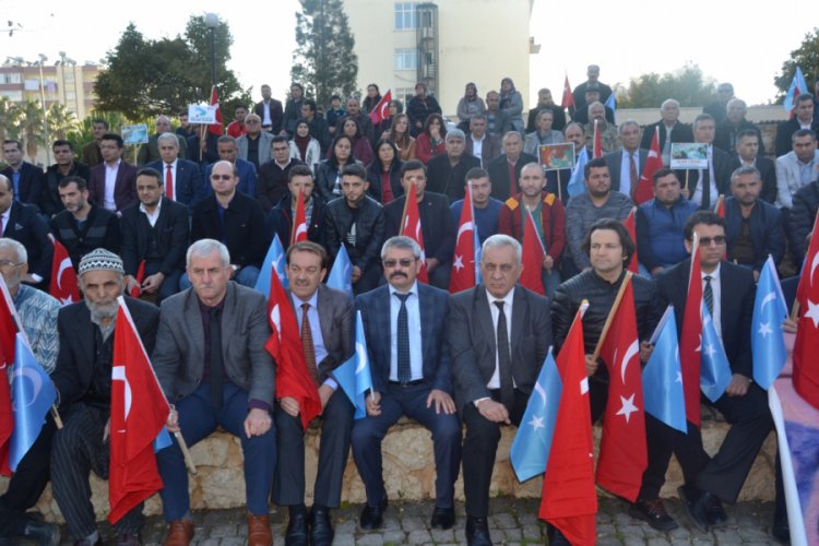 Kozan'da Doğu T&uuml;rkistan'da zulme tepki