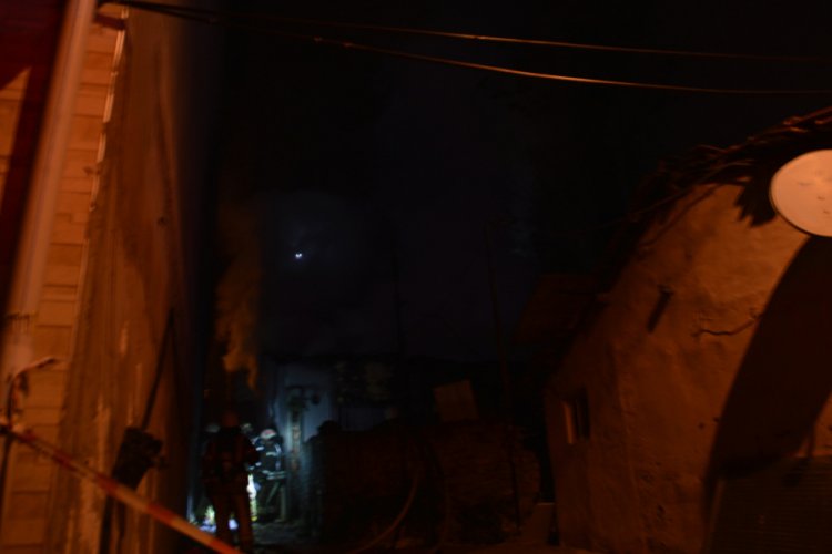 Elektrikli sobadan &ccedil;ıkan yangın evi k&uuml;le &ccedil;evirdi