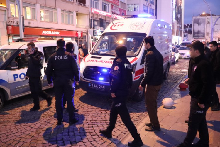 İki arkadaş arasında bı&ccedil;aklı kavga kanlı bitti!