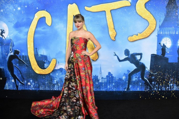 Taylor Swift, galaya damga vurdu