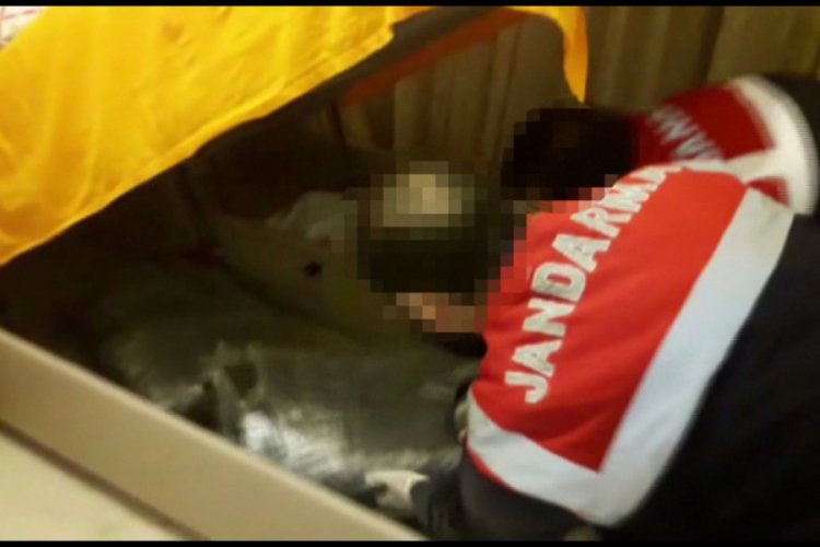 Uyuşturucu operasyonunda kalaşnikof ve Uzi ele ge&ccedil;irildi