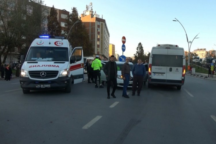 Ters y&ouml;nden gelen otomobille minib&uuml;s &ccedil;arpıştı