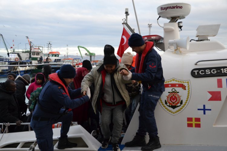 Yurt dışına &ccedil;ıkmaya &ccedil;alışan 69 ka&ccedil;ak g&ouml;&ccedil;men yakalandı