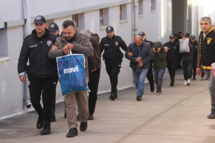 Polise yakalanmamak i&ccedil;in şifreli konuştular