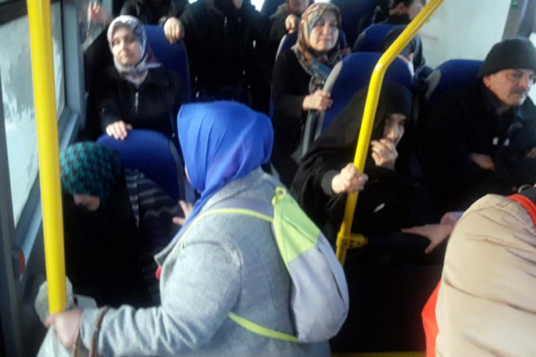 Bursa'da minib&uuml;s şof&ouml;r&uuml;, fenalaşan KOAH hastasını hastaneye yetiştirdi