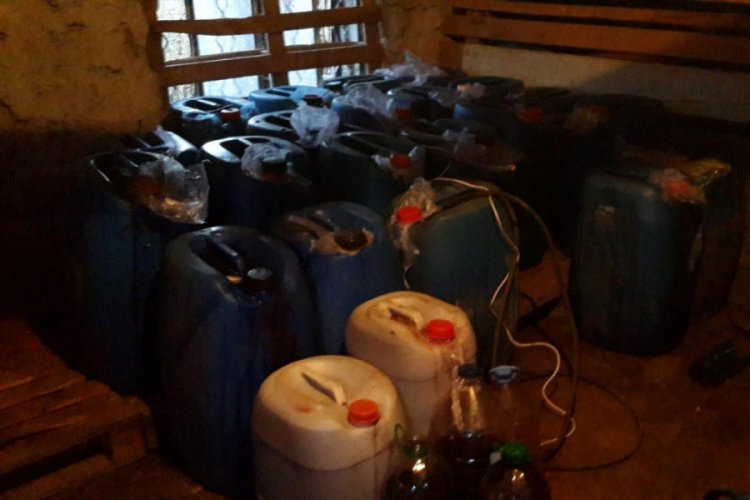 1,5 ton ka&ccedil;ak şarap ele ge&ccedil;irildi