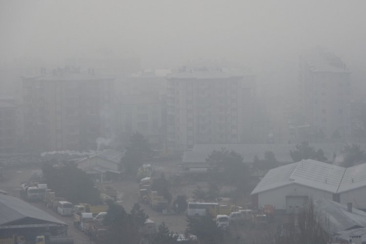Sivas'ta yoğun sis hayatı etkiledi