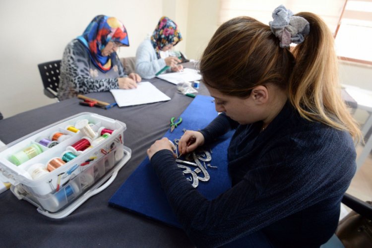 Bursa'da &ccedil;ivi ve tellerden şaheserler ortaya &ccedil;ıkıyor