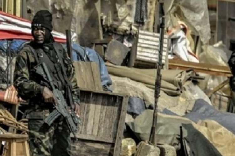 Kamerun'da ayrılık&ccedil;ılar 40'tan fazla yerel siyaset&ccedil;iyi ka&ccedil;ırdı