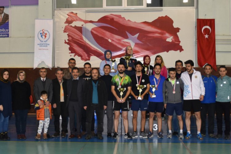 Gen&ccedil;lik Spor'dan masatenisi turnuvası