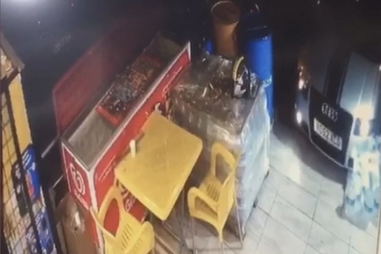 Tekel bayisine otomobille girmeye &ccedil;alıştı