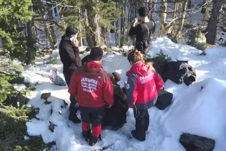 Bursa Uludağ'da kaybolan iki arkadaşı arama &ccedil;alışmaları s&uuml;r&uuml;yor
