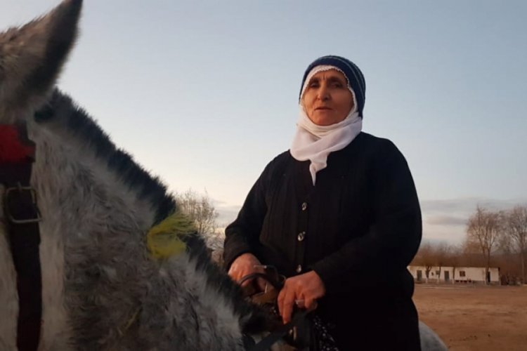 40 yıldır ata biniyor... Fatma nine g&ouml;renleri şaşırtıyor