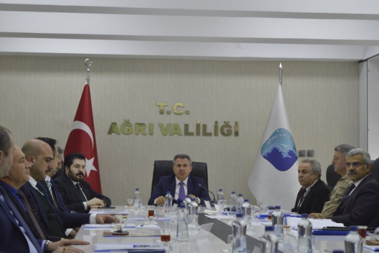 Vali Elban başkanlığında kadına y&ouml;nelik şiddetle m&uuml;cadele toplantısı yapıldı