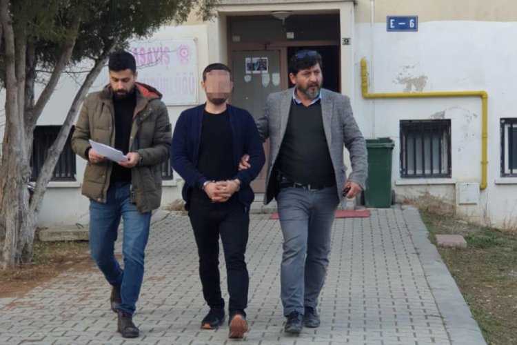 Cep telefonu &ccedil;alarken g&uuml;venlik kamerasına yakalandı