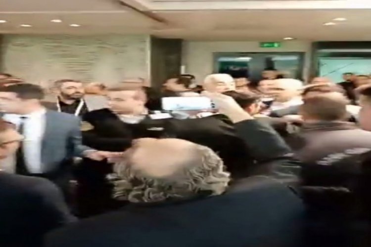 Taksici ve UBER s&uuml;r&uuml;c&uuml;leri arasında gerginlik