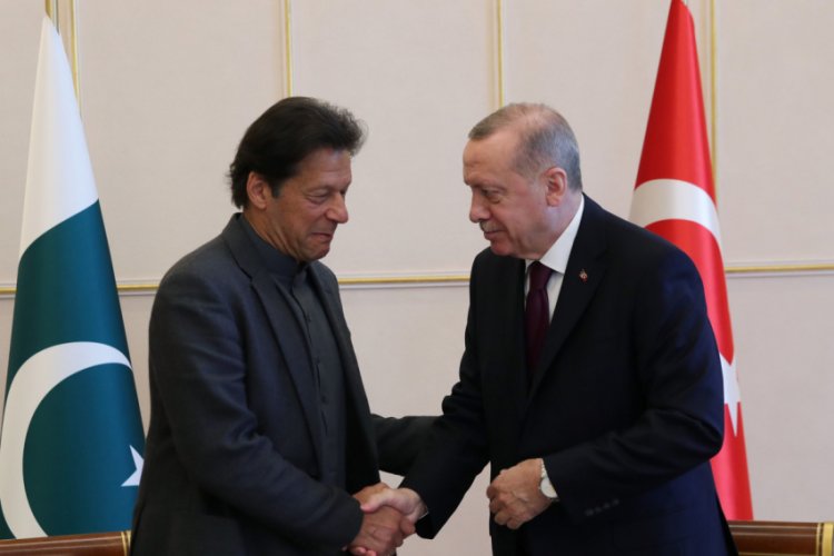 Erdoğan, Pakistan Başbakanı Khan ile g&ouml;r&uuml;şt&uuml;