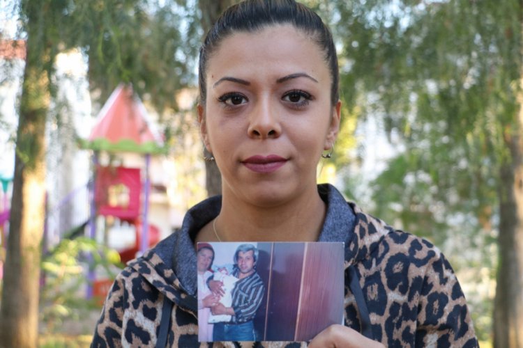 Evlatlık olduğunu &ouml;ğrendi... Şimdi ger&ccedil;ek ailesini arıyor