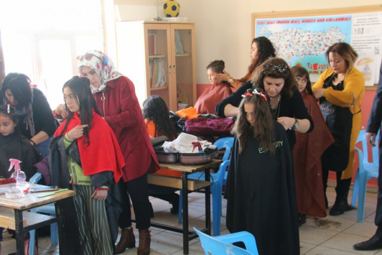 K&ouml;y &ccedil;ocuklarına kuaf&ouml;r hizmeti verdiler